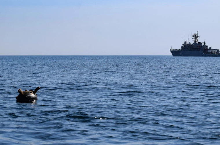 Тральщики начали расчищать Черное море для гражданских судов.