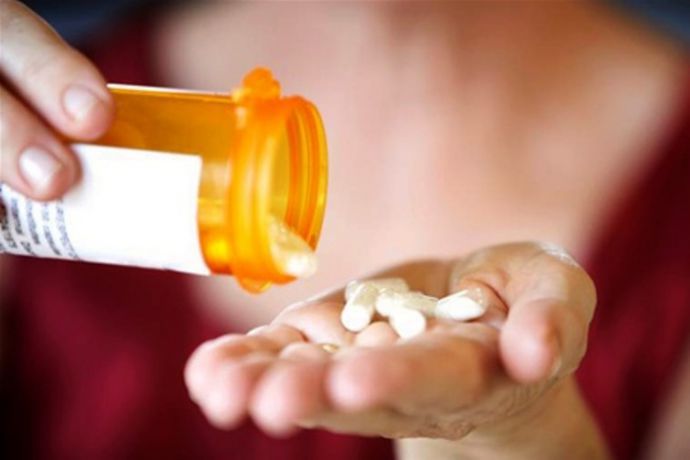 Două tentative de suicid au avut loc în capitală în ziua de ieri. În ambele cazuri, este vorba de femei, care au vrut să-şi pună capăt zilelor, consumând pastile.