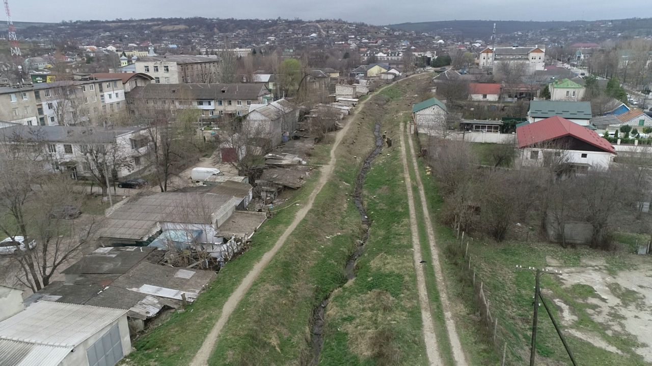 Примэрия Каушан хочет построить пешеходную дорожку вдоль небольшой речки