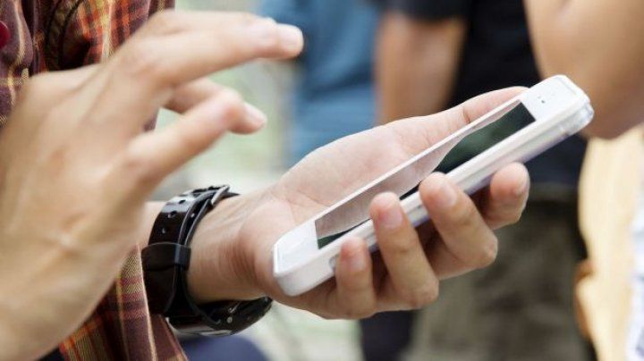 Statistică: Moldovenii vorbesc tot mai mult la telefonul mobil