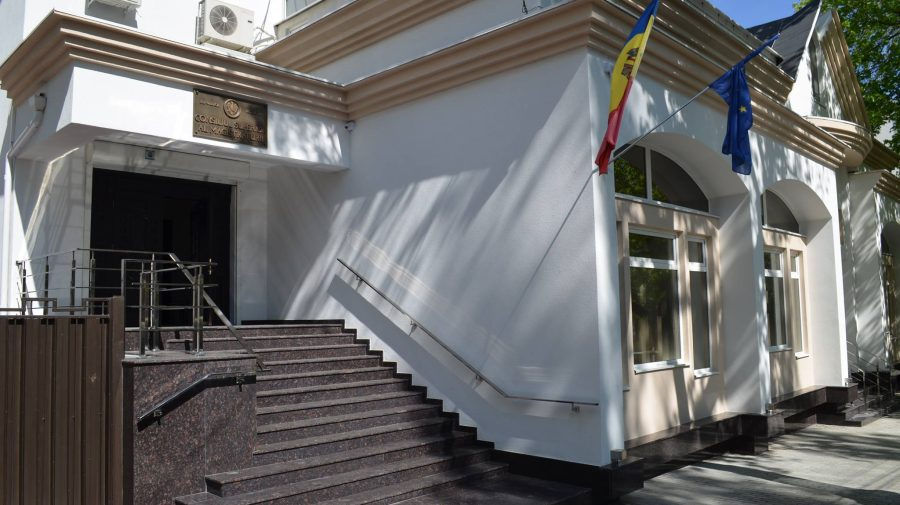 Парламент объявил новый конкурс на должность члена ВСМ.