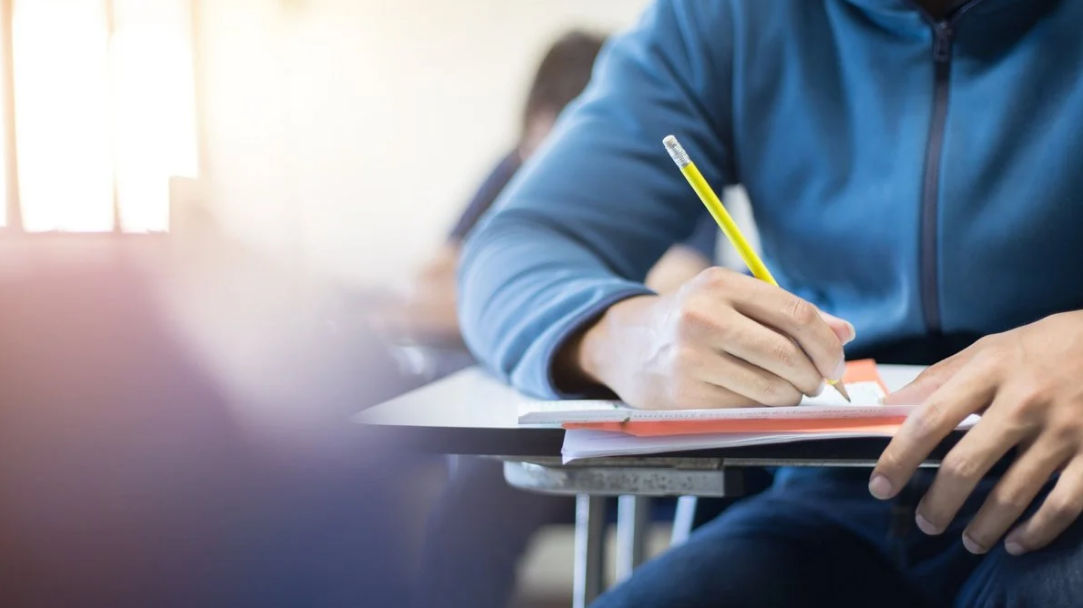 Școlile cu rezultate slabe la examene vor primi sprijin din partea ministerului.
