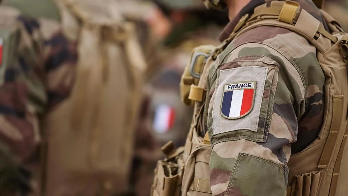Le Monde: Франция планирует разместить в Украине 6 тысяч военных.