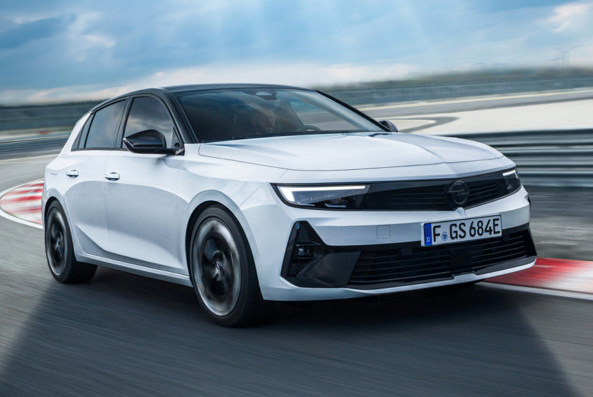 Opel показал модель Astra в версии GSe.