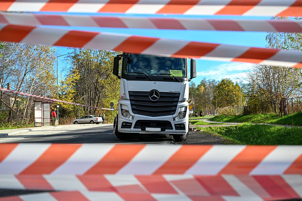 Украинских водителей грузовиков мобилизуют прямо с рейсов.