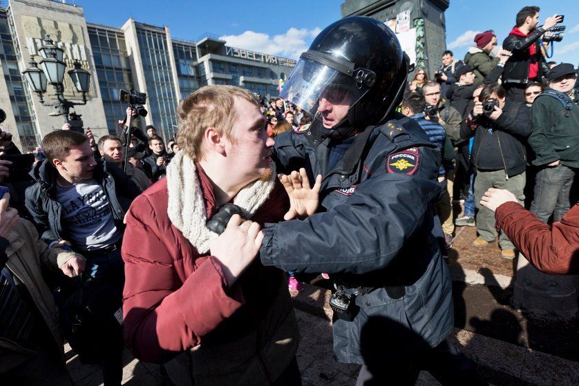В России за участие в митингах хотят штрафовать на миллион рублей.