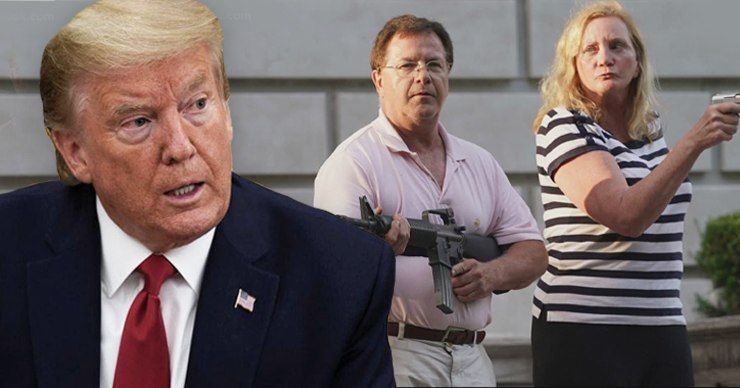 Трамп ретвитнул видео с парой, направившей оружие на протестующих. Фото: Point.md.