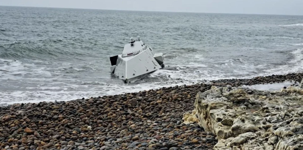 На берегу Черного моря в Турции обнаружили морской беспилотник.