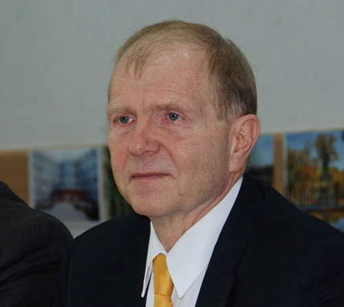 Дипломат напомнил, что республика и ее экономика оказалась к осени 2014 г. в чрезвычайном положении.