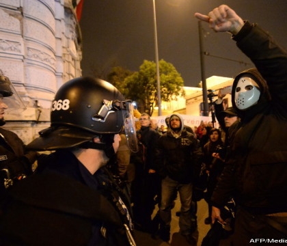 Mii de manifestanti s-au adunat in centrul Budapestei, duminica seara, pentru a protesta fata de planul Guvernului ungar de a impune o taxa pentru utilizarea Internetului, relateaza MTI.