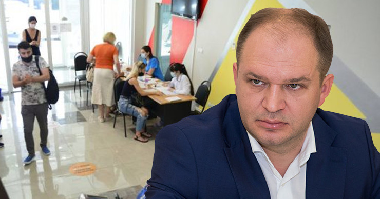 Ион Чебан: Чтобы начать учебный год с физическим присутствием, необходимо вакцинировать 70-80% сотрудников системы образования. Коллаж Point.md.