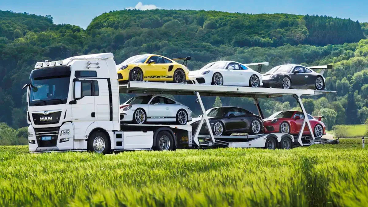 Achiziționarea a șase automobile Porsche 911 foarte rare va fi recompensată cu un camion.