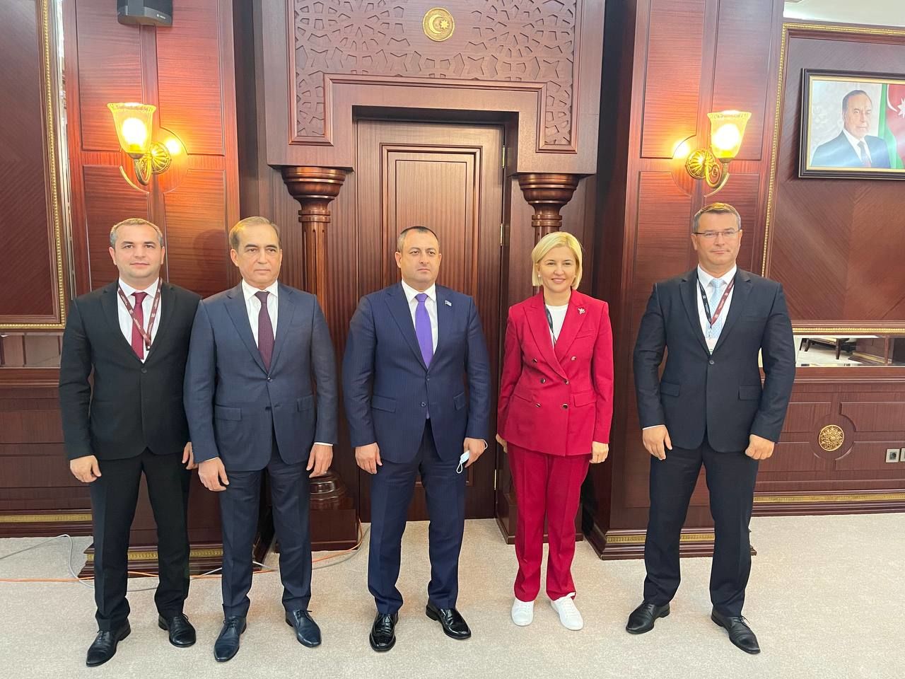 Влах в Баку попросила провести совместное собрание с депутатами НСГ.