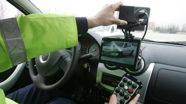 Şoferul surprins de o cameră de bord în momentul în care se deplasa pe contrasens pe o stradă din capitală a fost identificat şi sancţionat.