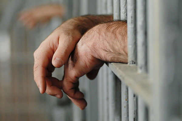 Подсудимые в возрасте 22 и 47 лет привлекались к уголовной ответственности и ранее за аналогичные преступления.