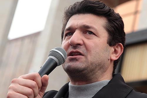 Исполнительный секретарь Партии коммунистов Юрий Мунтян потребовал дать ему возможность выступить на анонсированном правящей коалицией митинге в поддержку евроинтеграции. Фото: moldnews.md