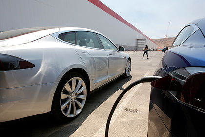 Илон Маск приказал прекратить тесты безопасности автомобилей Tesla. Фото: AP