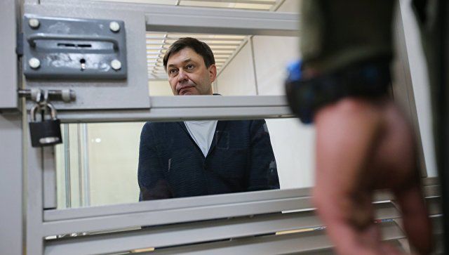 Суд оставил Вышинского под арестом.
