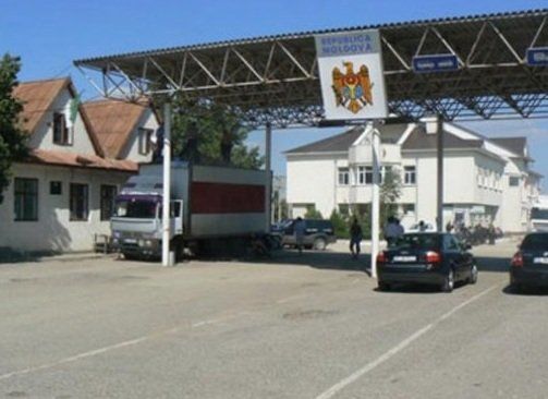 Pуководство Таможенной службы пока не комментирует детали обысков.