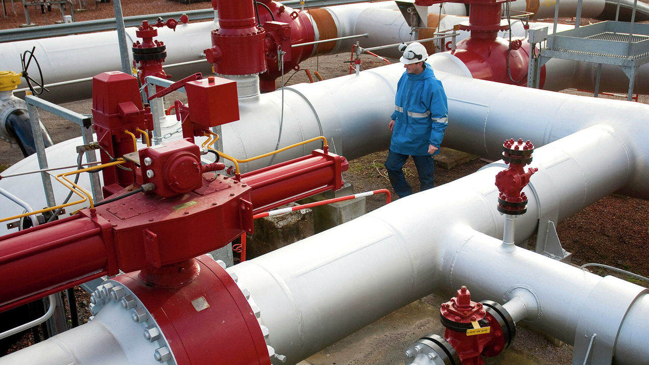 Франция заморозит цены на газ на весь 2022 год.