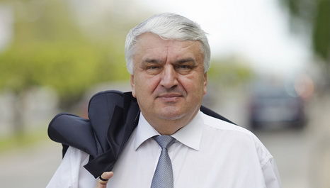 La concret, el pledează pentru reconstrucţia şi re-sistematizarea teritoriului Pieţei Centralе.