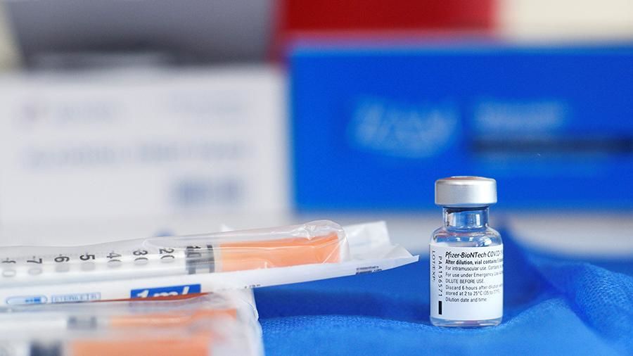 Во Франции выявили 135 случаев побочных эффектов от вакцины Pfizer.