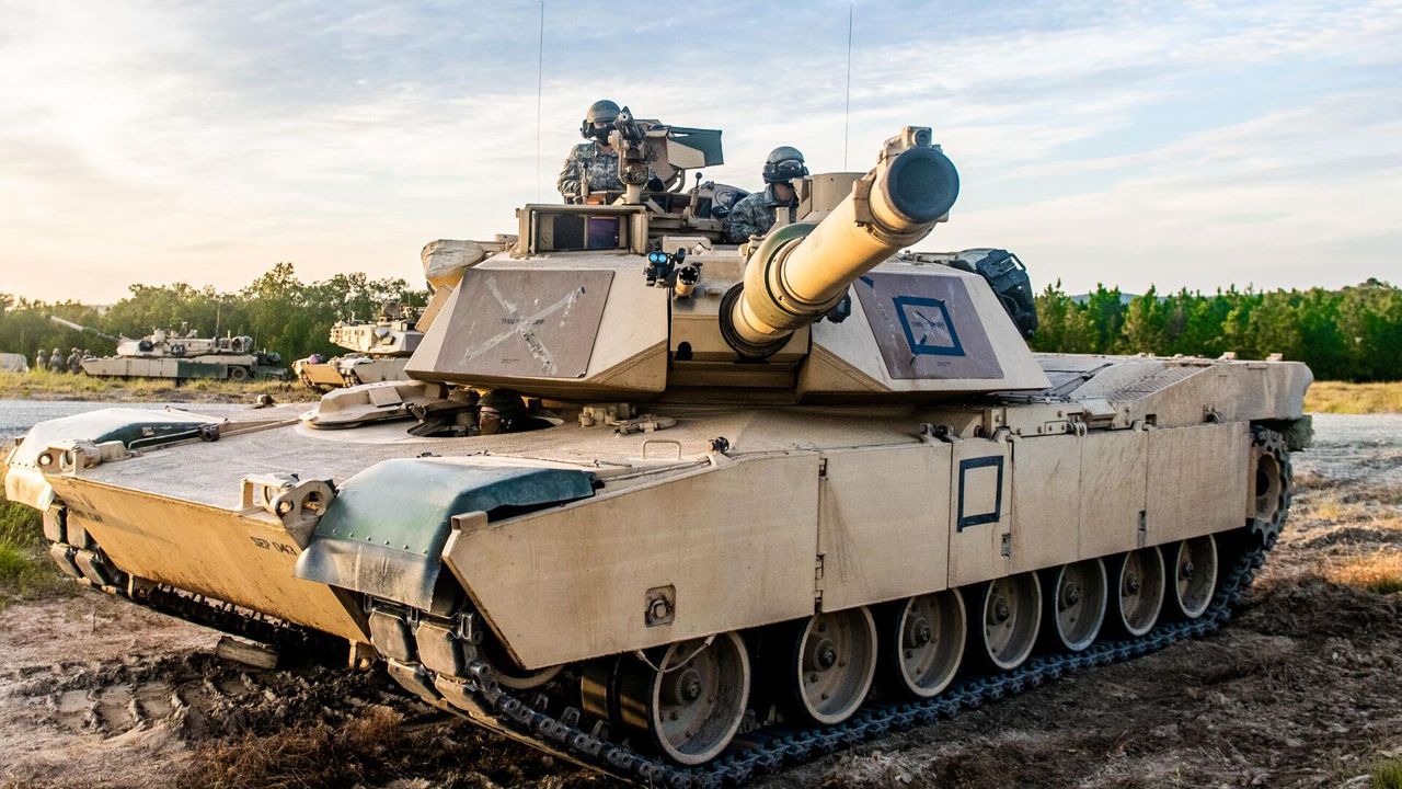 Командование ВСУ убрало американские танки Abrams с линии фронта из-за российских дронов.