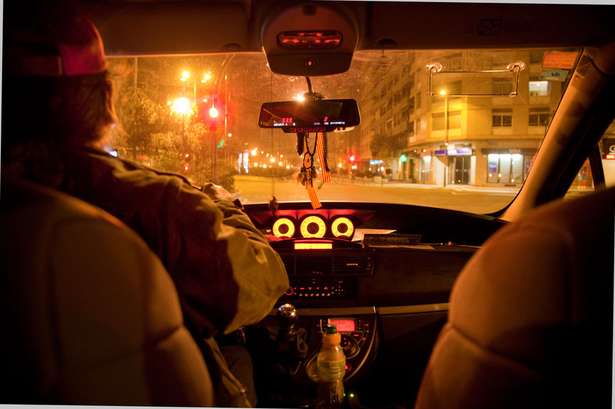 Șoferul își amintește cu groază cele întâmplate. Totul a început în Chişinău, când cei trei tineri au luat taxiul pentru a ajunge în Peresecina.