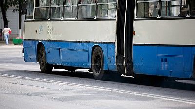 Autobuzul groazei. Locuitorii din Copanca merg cu frica în sând