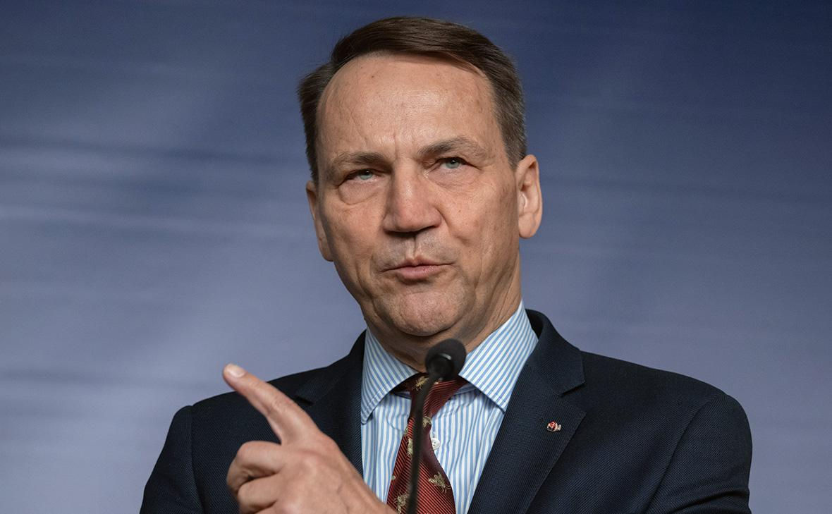 Sikorski: Dacă Putin reușește să preia controlul asupra Ucrainei, noi vom fi următorii.
