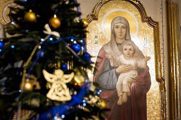 Православные христиане празднуют 7 января Рождество Иисуса Христа.