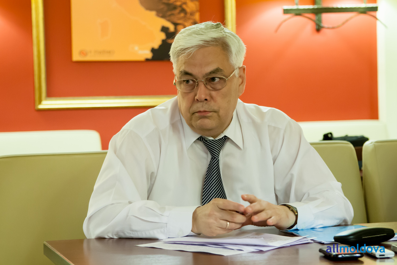 Посол Украины в Молдове Сергей Пирожков утверждает, что после парламентских выборов его стране нужно будет попытаться восстановить отношения с восточными соседями. Фото: allmoldova.md