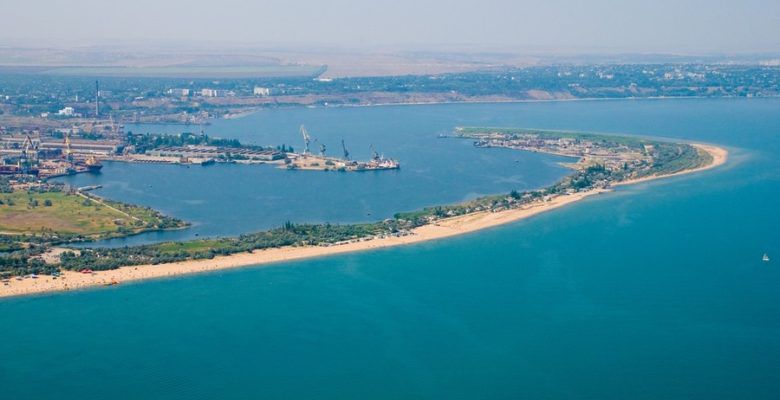 Глава Общественной палаты Крыма предложил украинским военным не минировать, а вычерпать Азовское море.