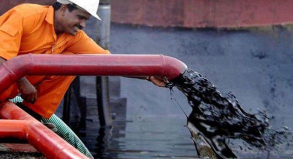 Arabia Saudită ar putea ajunge la faliment cel mai devreme în 2018 dacă preţul petrolului rămâne scăzut.