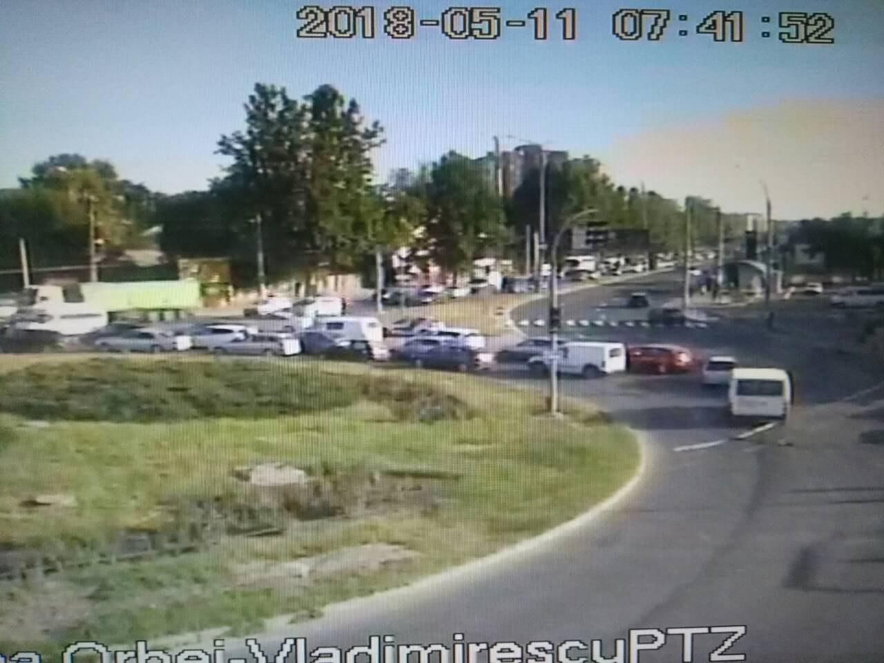 НИП призывает водителей избегать движения по улицам с пробками.