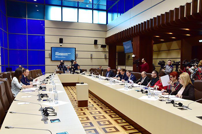 Deputaţii şi miniştrii se vor întruni săptămâna viitoare într-o şedinţe comună de lucru. 