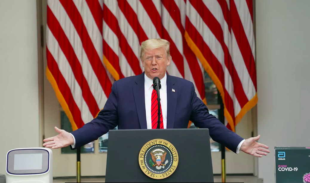 Отвечая на вопрос, как долго он намерен принимать это лекарство, Трамп сказал, что "через день-два" закончит.