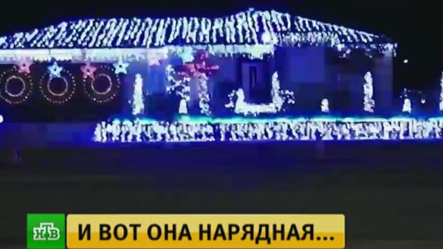Диджей превратил свой дом в светомузыкальную инсталляцию.