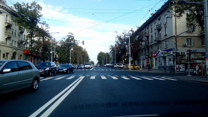 Bd. Ștefan cel Mare: Se aplică marcajul rutier. Vopseau folosită – una simplă. Foto: facebook.com