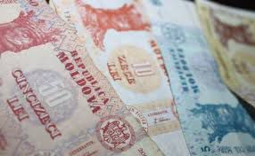 Salariul mediu pe economie a fost de aproape 4.400 de lei în luna martie. Foto: tv7.md