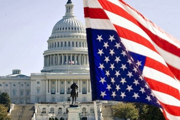 США угрожают мировым нефтяным компаниям санкциями за любые связи с Венесуэлой. 