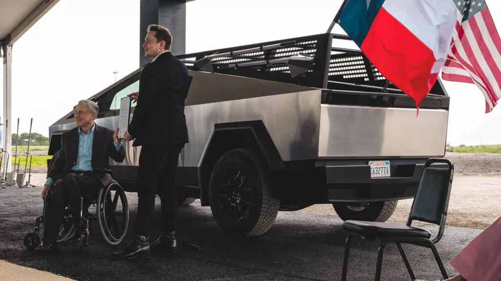 Маск показал «киберлопату» для Cybertruck.