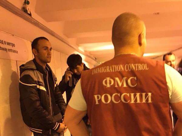 В Петербурге прошли массовые задержания мигрантов в метро.