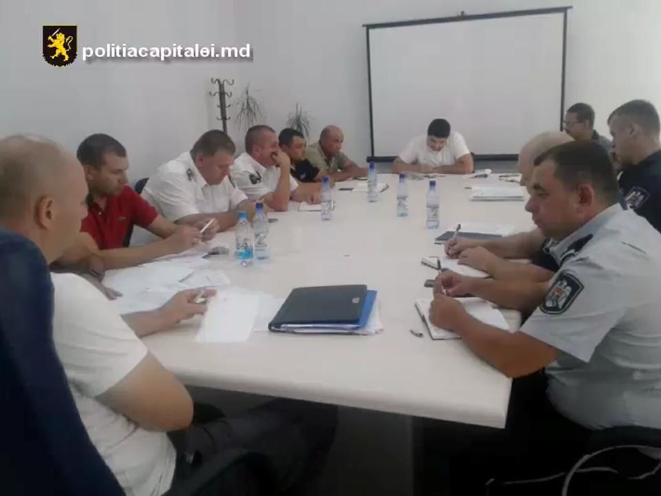 Полиция Кишинева призывает водителей соблюдать правила дорожного движения.