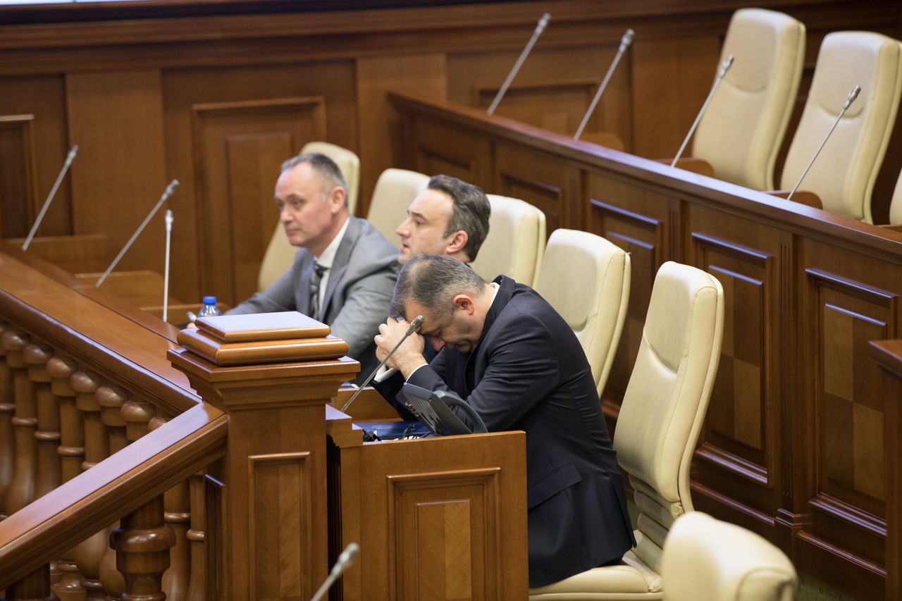  Правительство приняло меры ничего не имеющие с "преодолением кризиса".