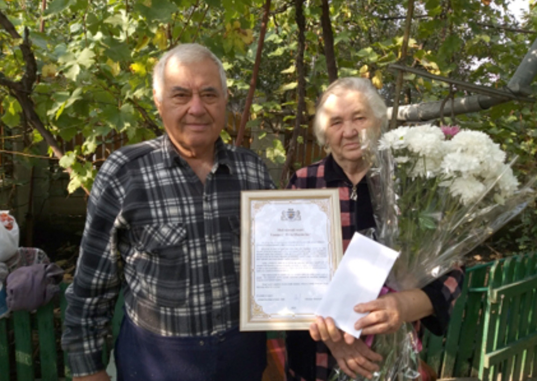В Бельцах поздравили пары, прожившие в браке 50 и 60 лет.