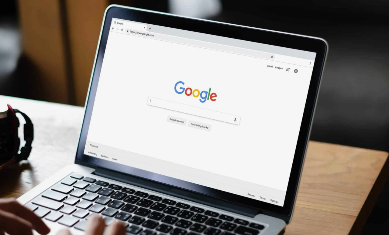 Miliarde de utilizatori Google, îndemnați să își schimbe urgent parolele.