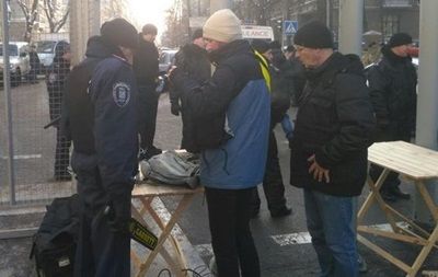 Сотрудники полиции обнаружили травматическое оружие у участников протестных акций.
