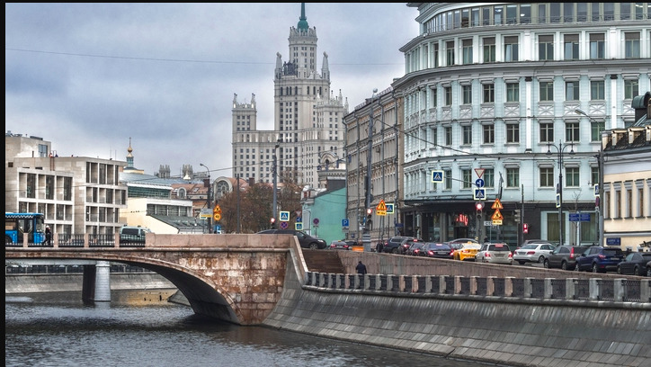 Уроженец Молдовы с наркотиками пытался уплыть от полиции в Москве.