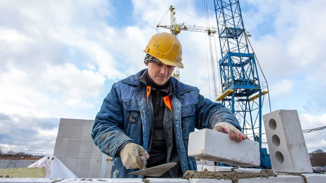 Ministerul Finanțelor verifică proveniența numerarului folosit la plata salariilor în sectorul construcțiilor.